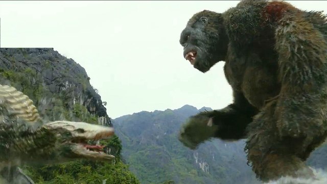Kong: Skull Island Clip, The King Kong Battles a Gigantic Skull-Crawler