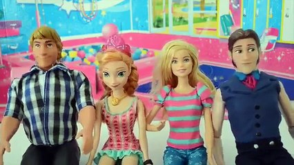 Скачать видео: Barbie nas Olimpiadas com Gabriel, Tommy, Luiza e Anna Frozen!!! Em Portugues Tototoykids