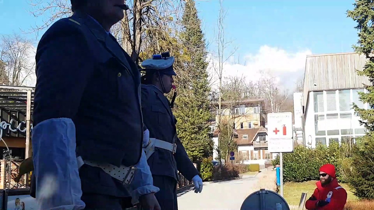 Дональд Трамп, СТАР ВАРС  в СЛОВЕНИИ на Масленницу Donald Trump & Jedi Star wars visit mascarade in lake Bled