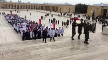 14 Mart Tıbbiyeliler Derneği Üyeleri, Anıtkabir'i Ziyaret Etti