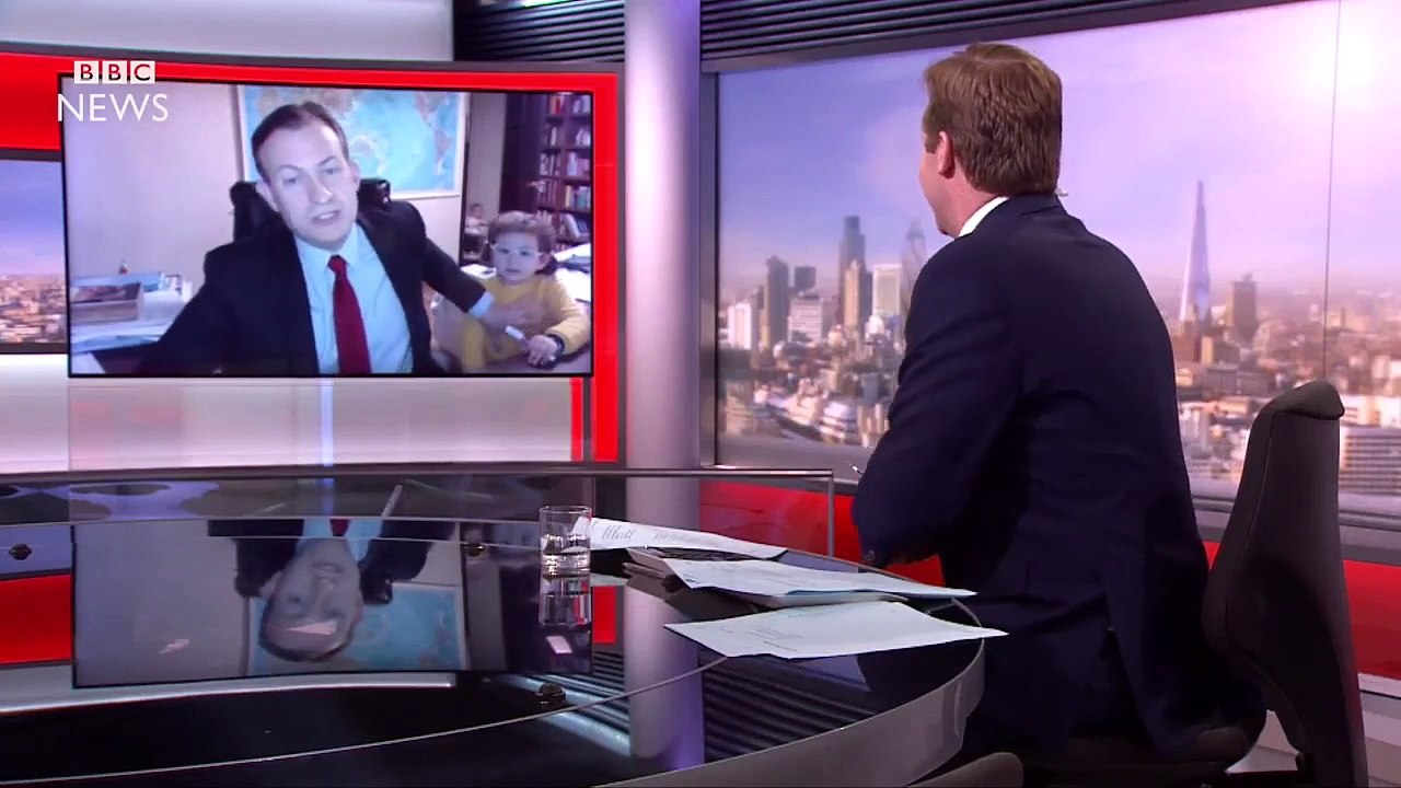 Les enfants d'un professeur s'incrustent lors d'un direct