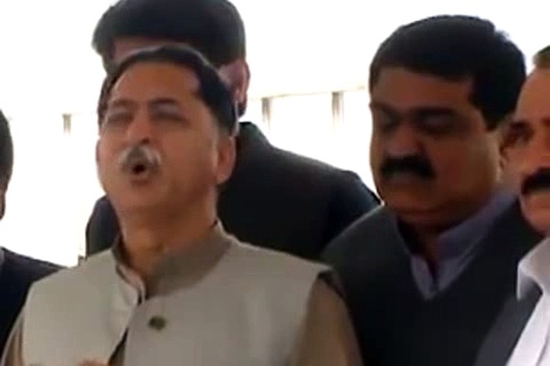 Javed Latif Abusive Press Conference Against Murad saeed_xvid