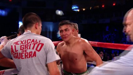 . @DiegoDeLaHoya with the Unanimous Decision Victory