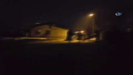 İki Aile Yeniden Kavga Etmesin Diye 50'e Yakın Polis Sabaha Kadar Nöbet Tuttu