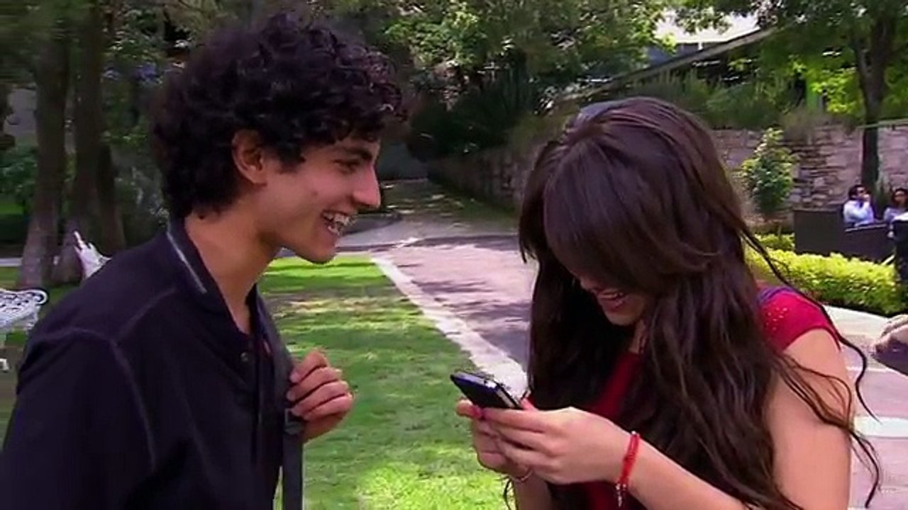 Abigail y Adrián se divierten robando | En el paraíso