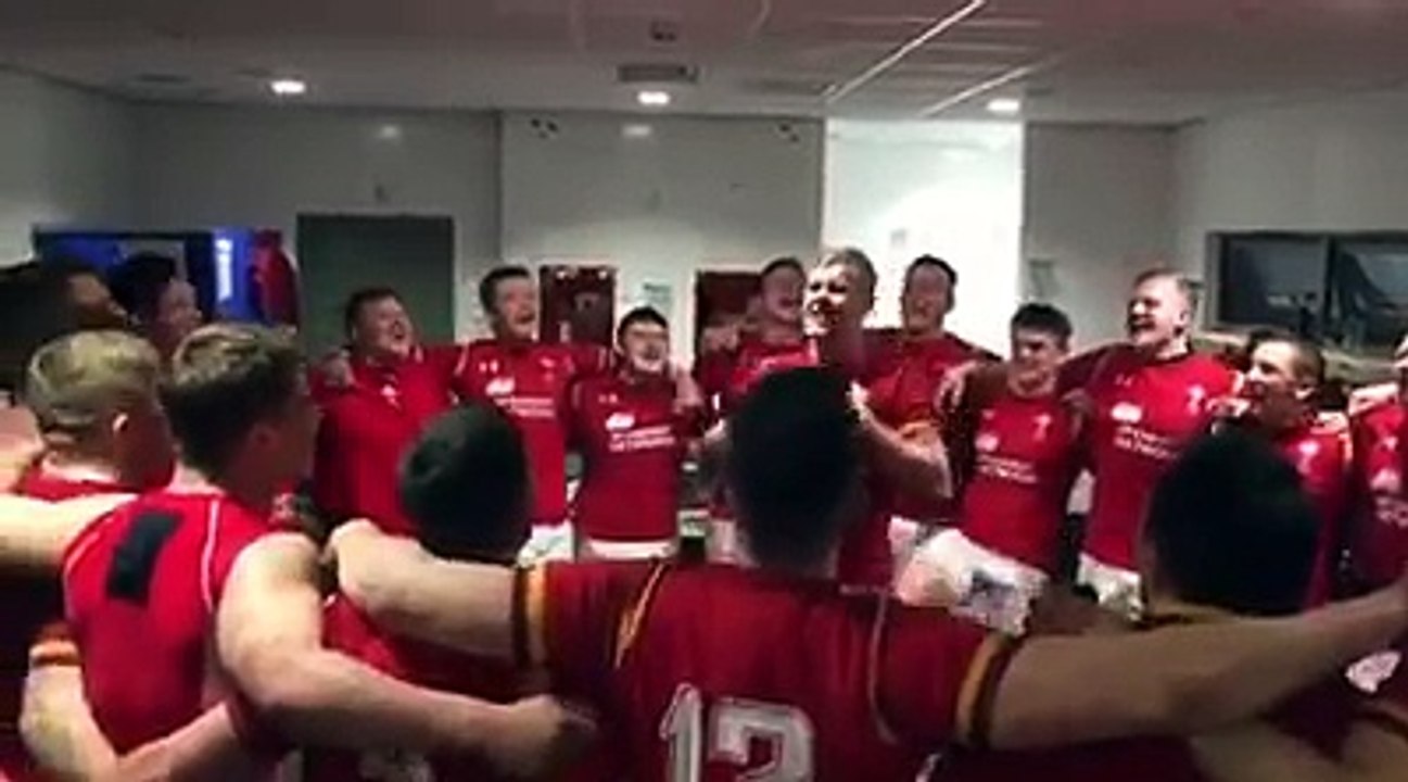 Les jeunes gallois chantent après le matchs