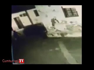 Vahşet anı kamerada: Kıskanç sevgili, canlı canlı yakarak öldürdü