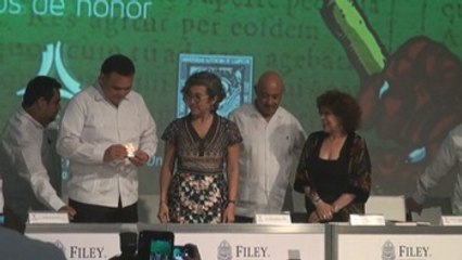Cristina Rivera Garza recibe el máximo premio de la Filey