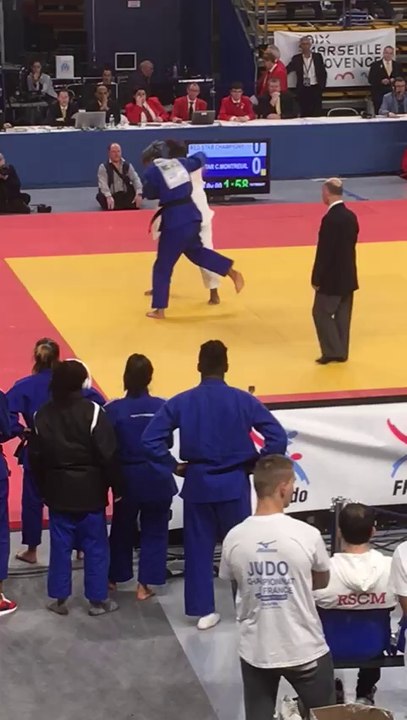 Romane Dicko (17 ans) bat la championne olympique Emilie Andéol