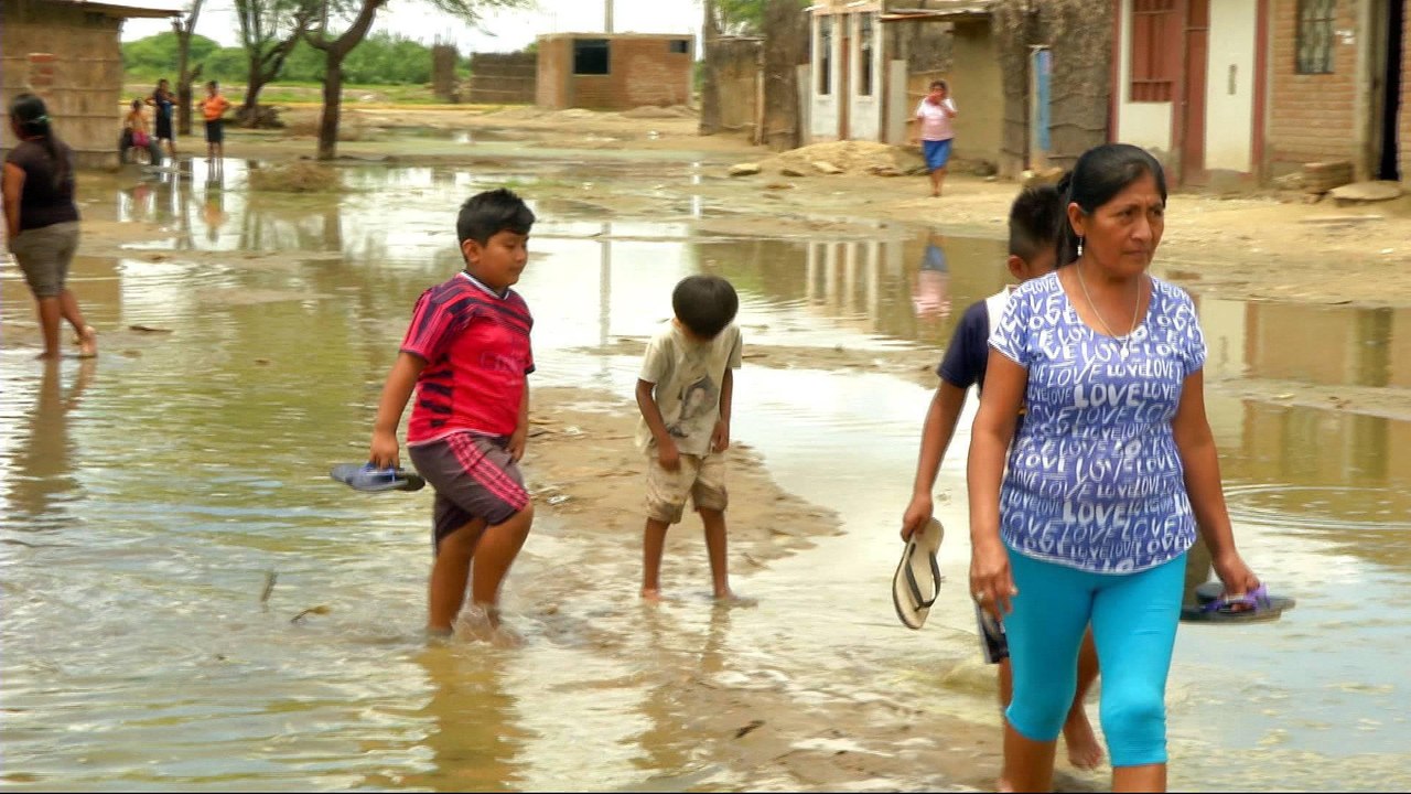 Peru floods put thousands in danger