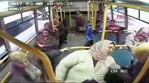 Kocaeli Rahatsızlanan Kadın Yolcu, Halk Otobüsüyle Acile Götürüldü