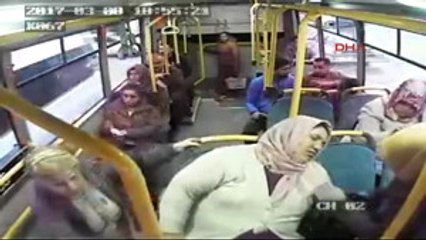 Kocaeli Rahatsızlanan Kadın Yolcu, Halk Otobüsüyle Acile Götürüldü