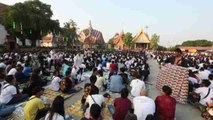 Cientos de fieles entran en trance y son poseídos por animales durante ritual ancestral en Tailandia