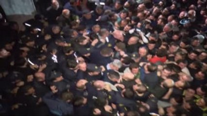 Gürcistan'da Eylemcilerle Polis Karşı Karşıya