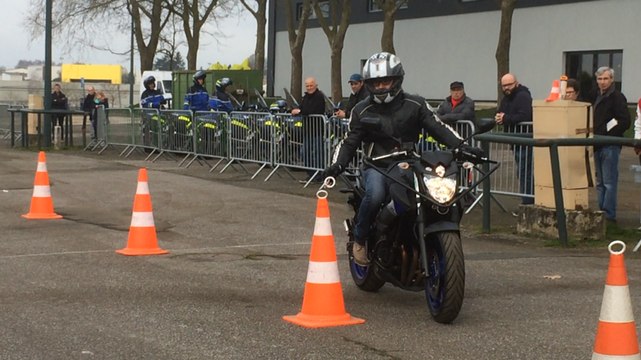 Opération reprise du guidon à la bourse moto du RMCA