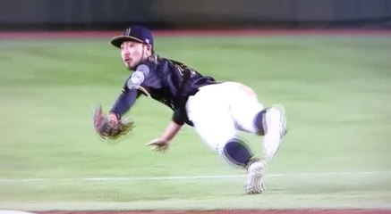 WBC日本vsオランダ　菊池涼介のスーパーファインプレー