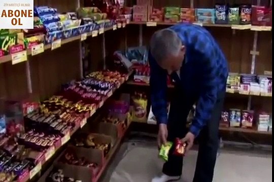 Bu Horozu Gören Gözlerine İnanamıyor alışveriş yapıyor