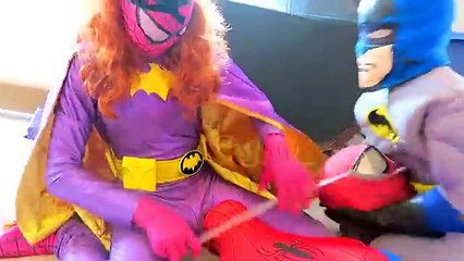 Superhero Superstars! Sumo Fat Superman SPIES on Kat Karmashian! - Spiderman vs Joker