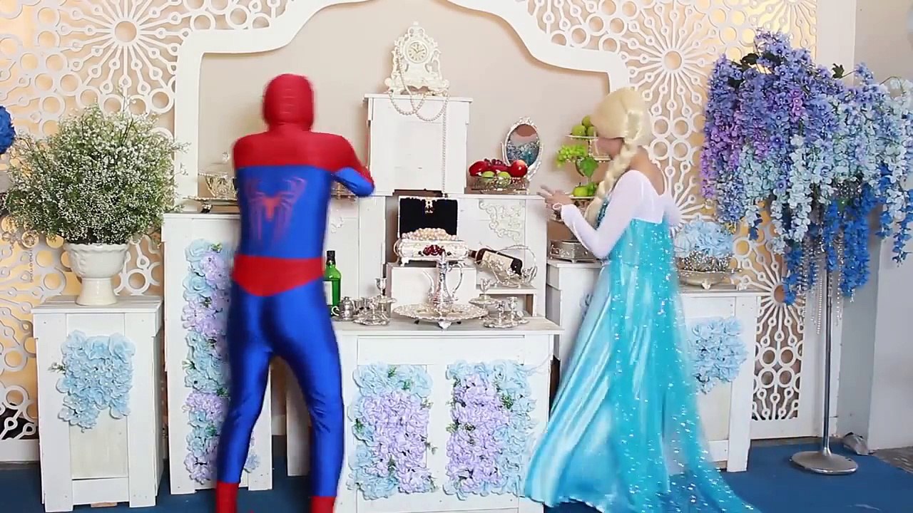 Spiderman Kiss Cam Frozen Elsa - Snow White Anna Hulk Batman Superman Superhero in Real Life #7