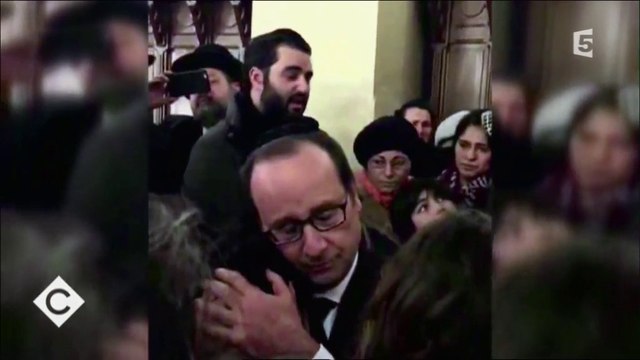 Attentat de l'Hyper Cacher : les images inédites de François Hollande réconfortant le frère d'une des victimes