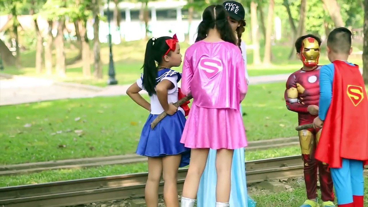 Детка ребенок Детская Эльза красивый в в в в принц Девушка-паук против Spink realife 25