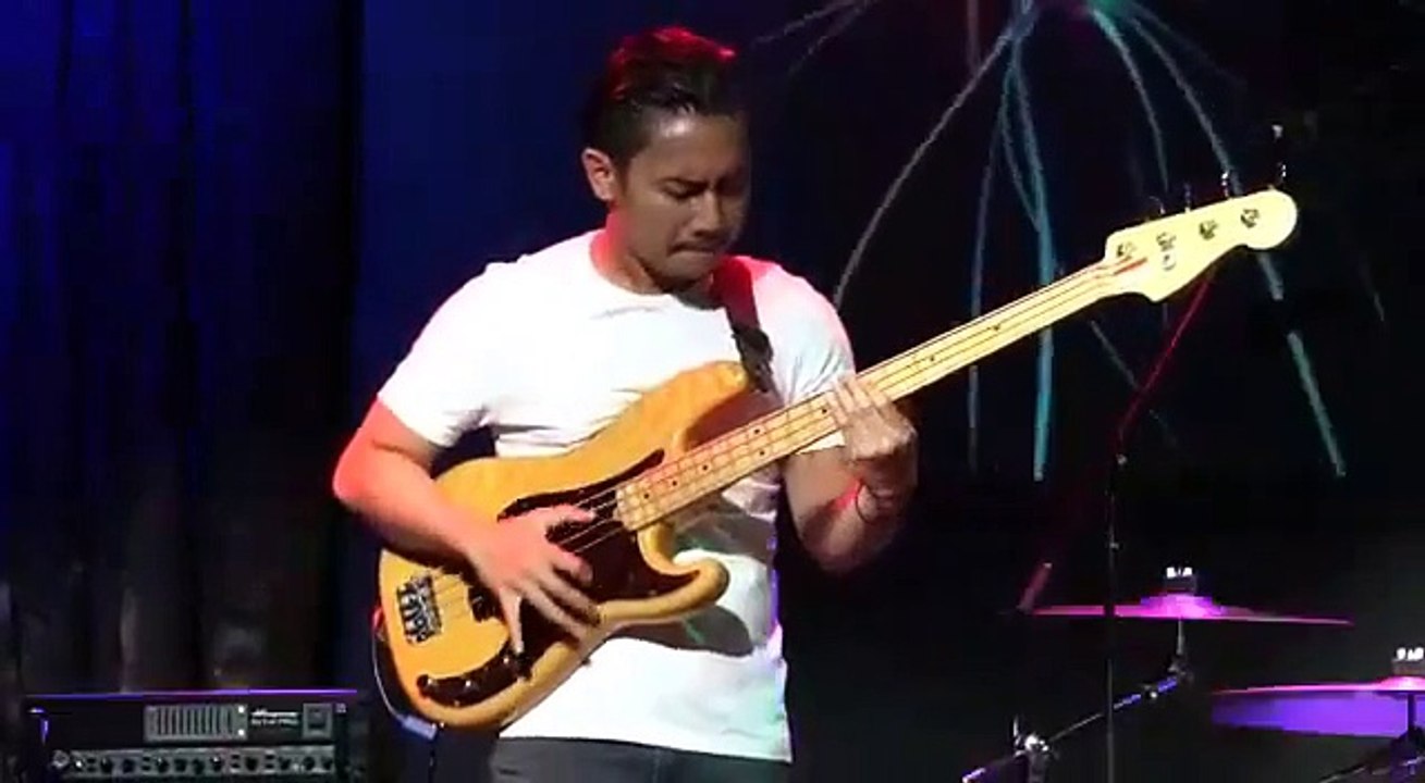 Solo bass.stare like cowboy
