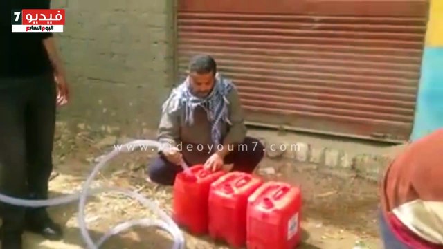 بالفيديو.. مياه القناة تدفع بسيارة مياه شرب لأهالى عزبة أبوبلح بالإسماعيلية
