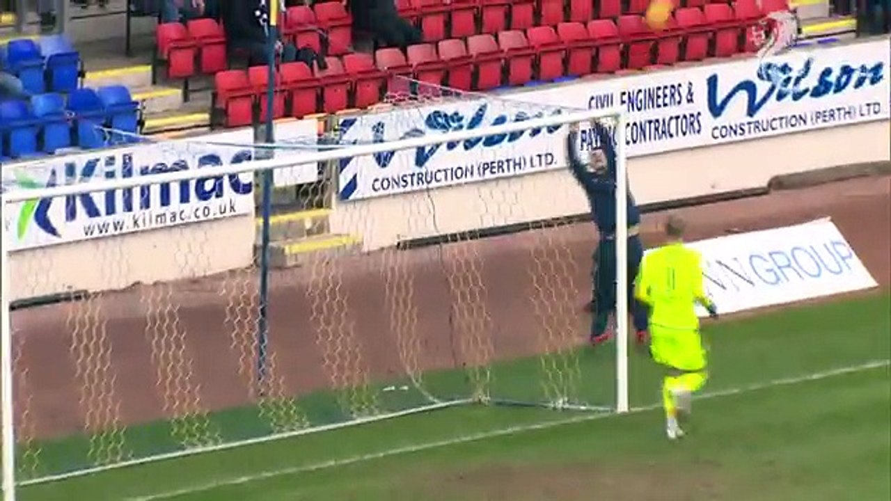 St. Johnstone 2:0 Dundee FC	 ( 11.March Scottish Premier League)