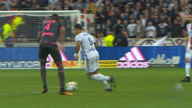 Depay scores unbelievable halfway shot