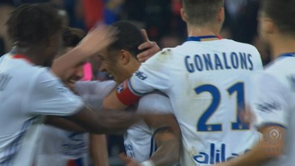 下载视频: Depay scores halfway stunner in Lyon win