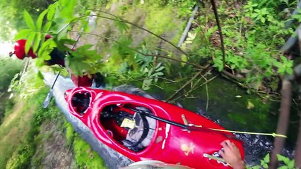 Descente d'une rigole en tandem kayak