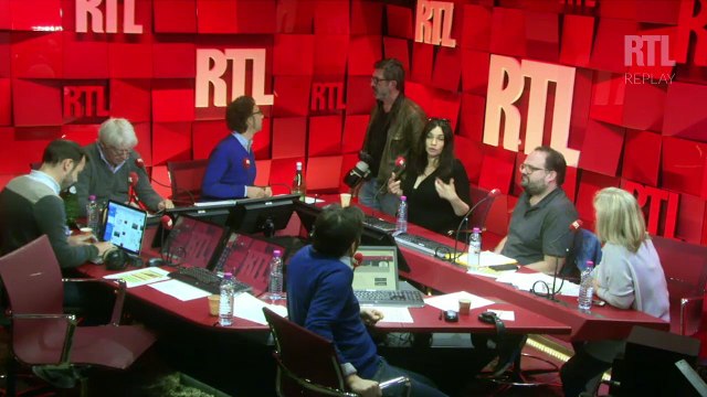 Béatrice Dalle est l'invitée de Stéphane Bern dans A La Bonne Heure