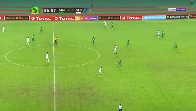 Joueur sénégalais jette gris-gris dans la cage de la Zambie en finale de Coupe d'Afrique