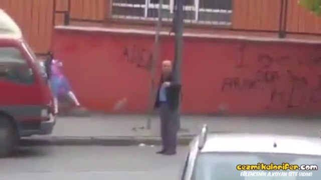 Çocukların Güvenini Boşa Çıkaran Koca Yürekli Adam
