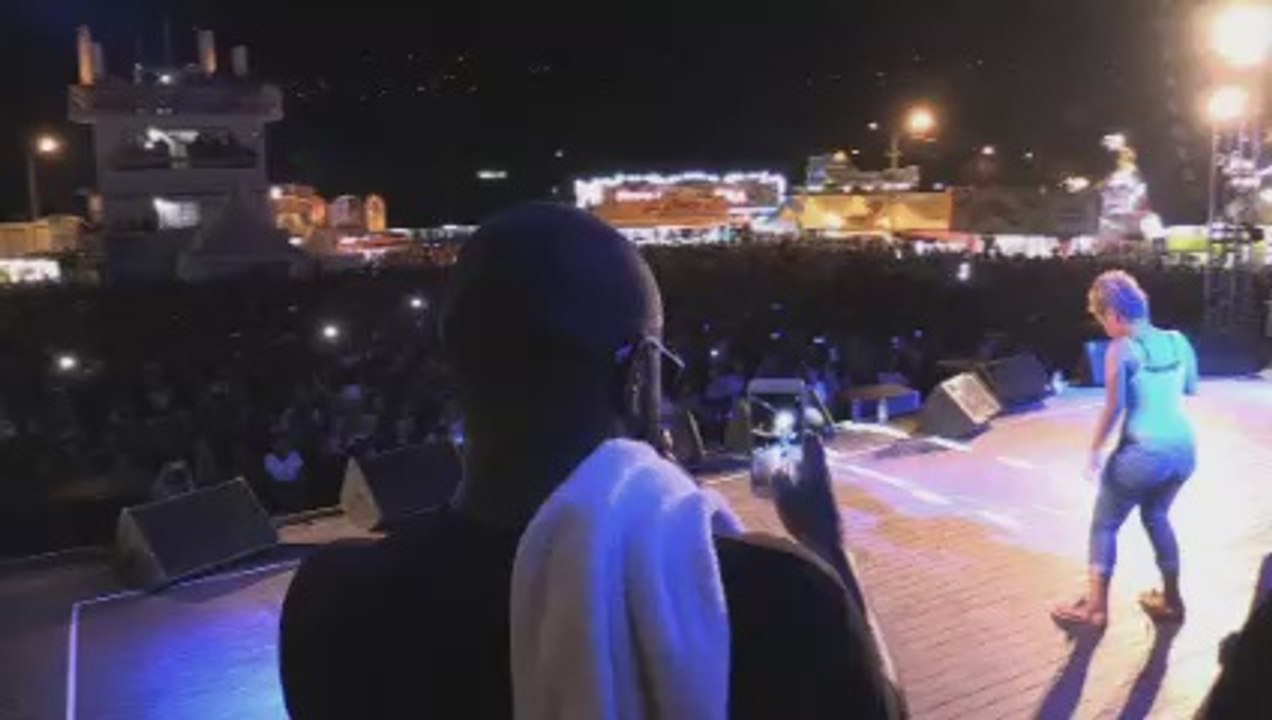 Maître Gims invite des jeunes Réunionnais sur scène pour une "battle" de danse