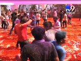 People play 'Tomato Holi' in Surat - Tv9 Gujarati