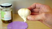 How to Peel Garlic in Seconds - Cooking Life Hack