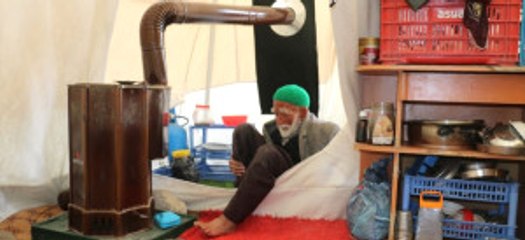 Depremden Sürünerek Kurtulan Yaşlı Adam: Önce Allah'a Dua Ettim Sonra Süründüm