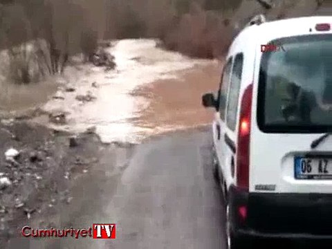 Adana'da sel: Pozantı-Akçatekir yolu trafiğe kapandı