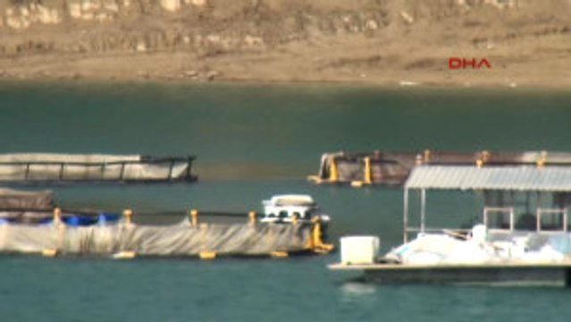 Adana Polisler Kurtardığı Gence Montunu Giydirdi, Battaniyeye Sarıp, Ayakkabısını Temizledi