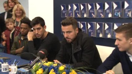 Fenerbahçe'li Basketbolcular, İmza Gününde Taraftarlarla Buluştu