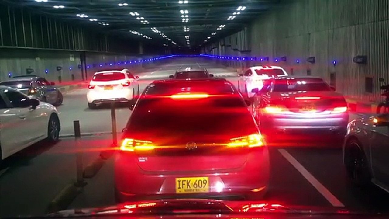 Crash pendant une course illégale dans un tunnel
