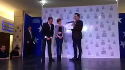 Mark Tacher plasmando sus huellas 2º parte