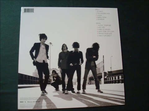 THE STROKES.''IS THIS IT.''.(THE MODERN AGE.)(12'' LP.)(2001.)
