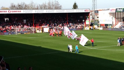 KVK-Excel Mouscron La montée sur la pelouse