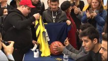 Fenerbahçe’li Basketbolcular, İmza Gününde Taraftarlarla Buluştu