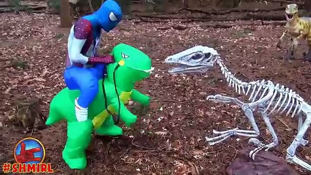 Доктор Человек-паук против липких руках Джокер Человек-Паук Доктор на лодке супергерой удовольствие в реальной жизни