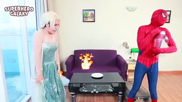 BURIED ALIVE Spiderman vs Frozen Elsa Baby рок-группа SpIDer Girl Joker Family Fun Superhero movi