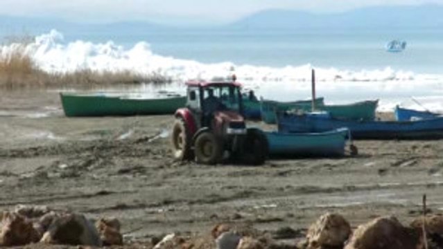 Beyşehir Gölü Kıyılarında Oluşan Buz Adaları Kartpostallık Görüntüler Oluşturdu