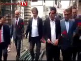 CHP Heyeti Tahir Elçi'nin vurulduğu yere karanfil bıraktı